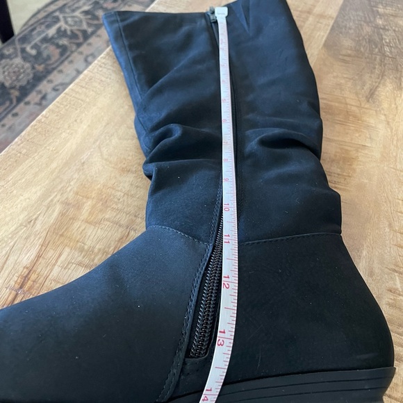 Cliffs by White Mountain Black Slouch Boots
Women’s Size 7.5 Mid-calf height - Picture 7 of 9